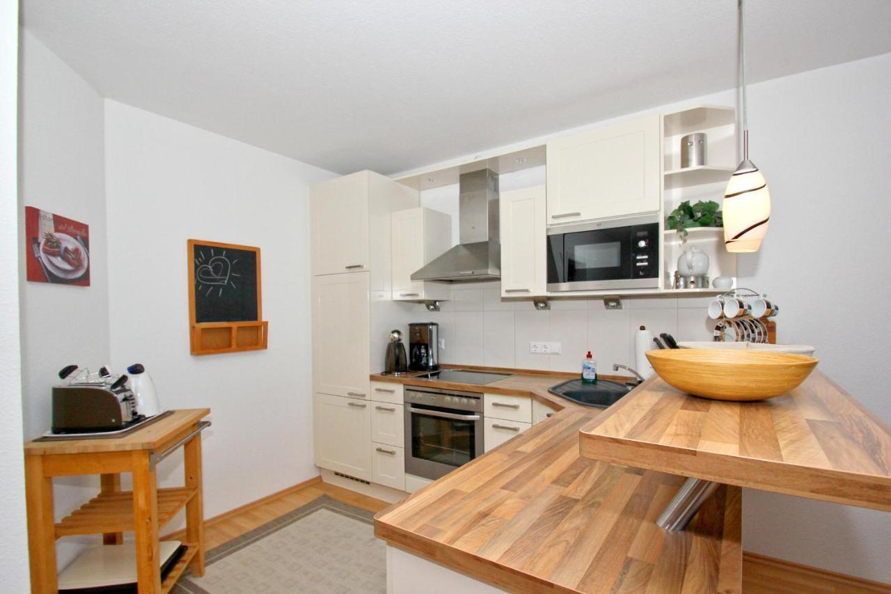 Hafennahe Ferienwohnung Mit Balkon Und Meerblick - Hafenhaeuser Wiek Wohnung 14 Wiek auf Rügen 외부 사진