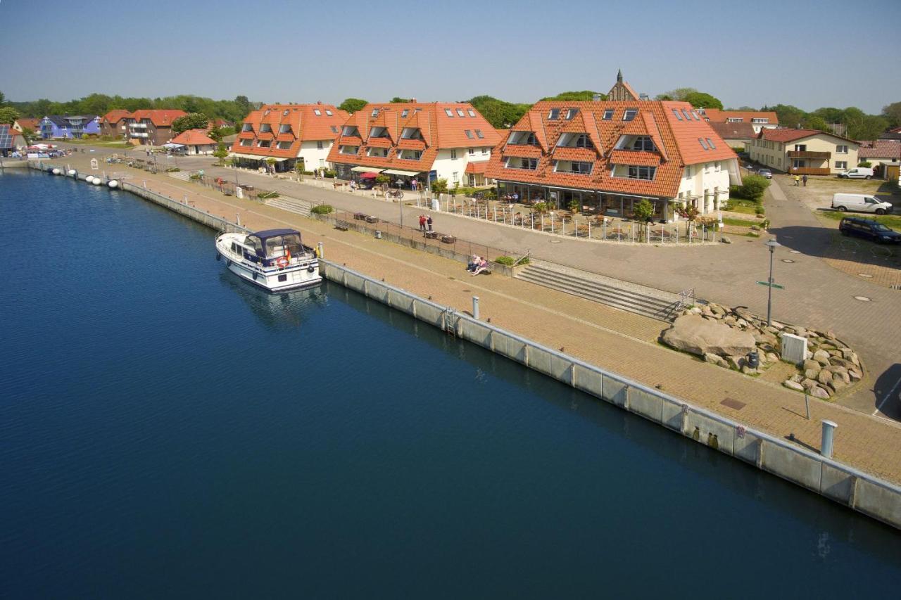 Hafennahe Ferienwohnung Mit Balkon Und Meerblick - Hafenhaeuser Wiek Wohnung 14 Wiek auf Rügen 외부 사진