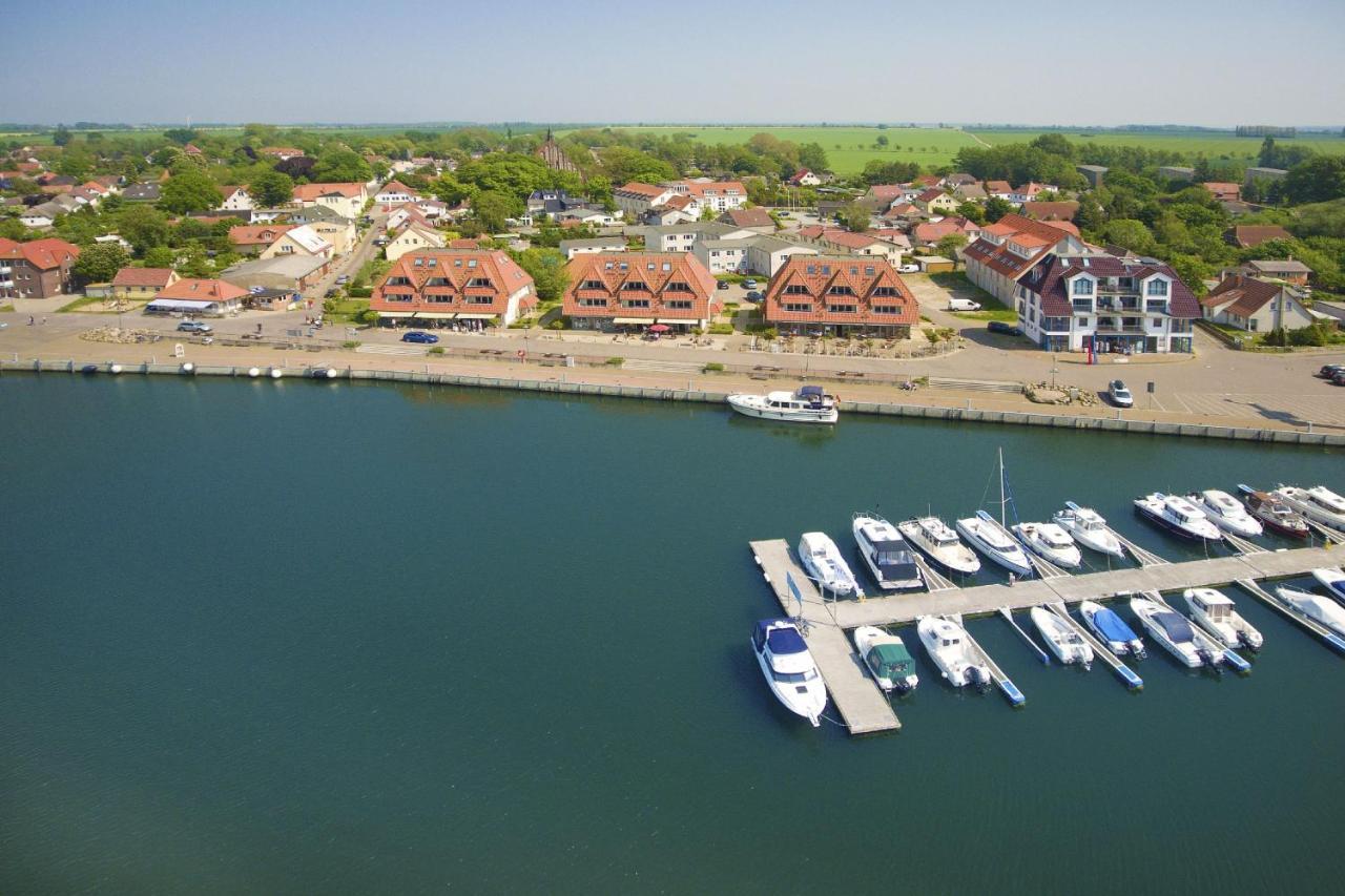 Hafennahe Ferienwohnung Mit Balkon Und Meerblick - Hafenhaeuser Wiek Wohnung 14 Wiek auf Rügen 외부 사진