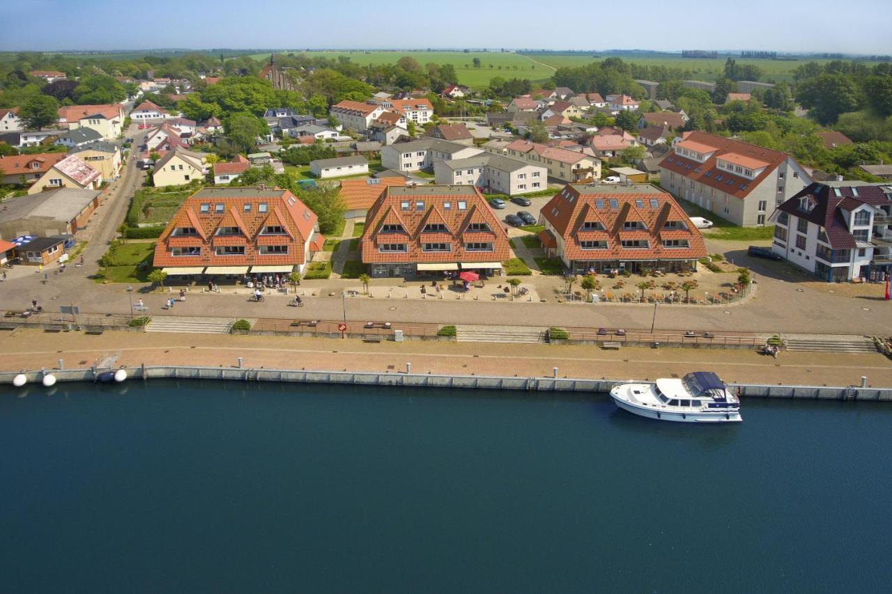 Hafennahe Ferienwohnung Mit Balkon Und Meerblick - Hafenhaeuser Wiek Wohnung 14 Wiek auf Rügen 외부 사진
